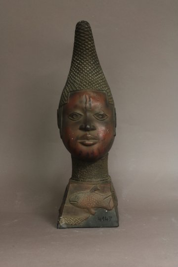 Gipsabguss einer Benin Bronze aus der Ausstellung "Kunst als Beute. 10 Geschichten", © Staatliche Museen zu Berlin, Gipsformerei, Foto: Thomas Schelper