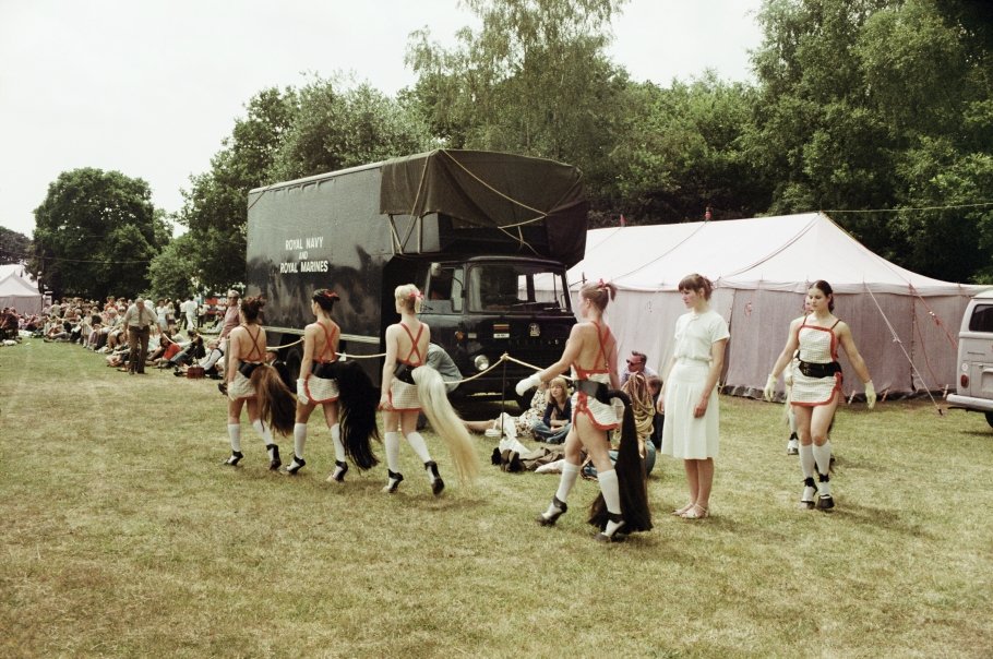 Rose English, Quadrille (Rose and Dancers Entering), 1975, Courtesy of the artist and Richard Saltoun Gallery, London, Rome and New York