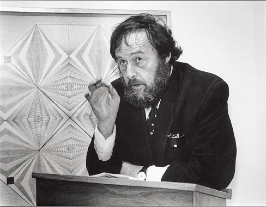 Harald Szeemann hält einen Vortrag vor Werk Nr. 003 von Emma Kunz, o.D., ©  Anton C. Meier © J. Paul Getty Trust. The Getty Research Institute, Los Angeles (2011.M.30