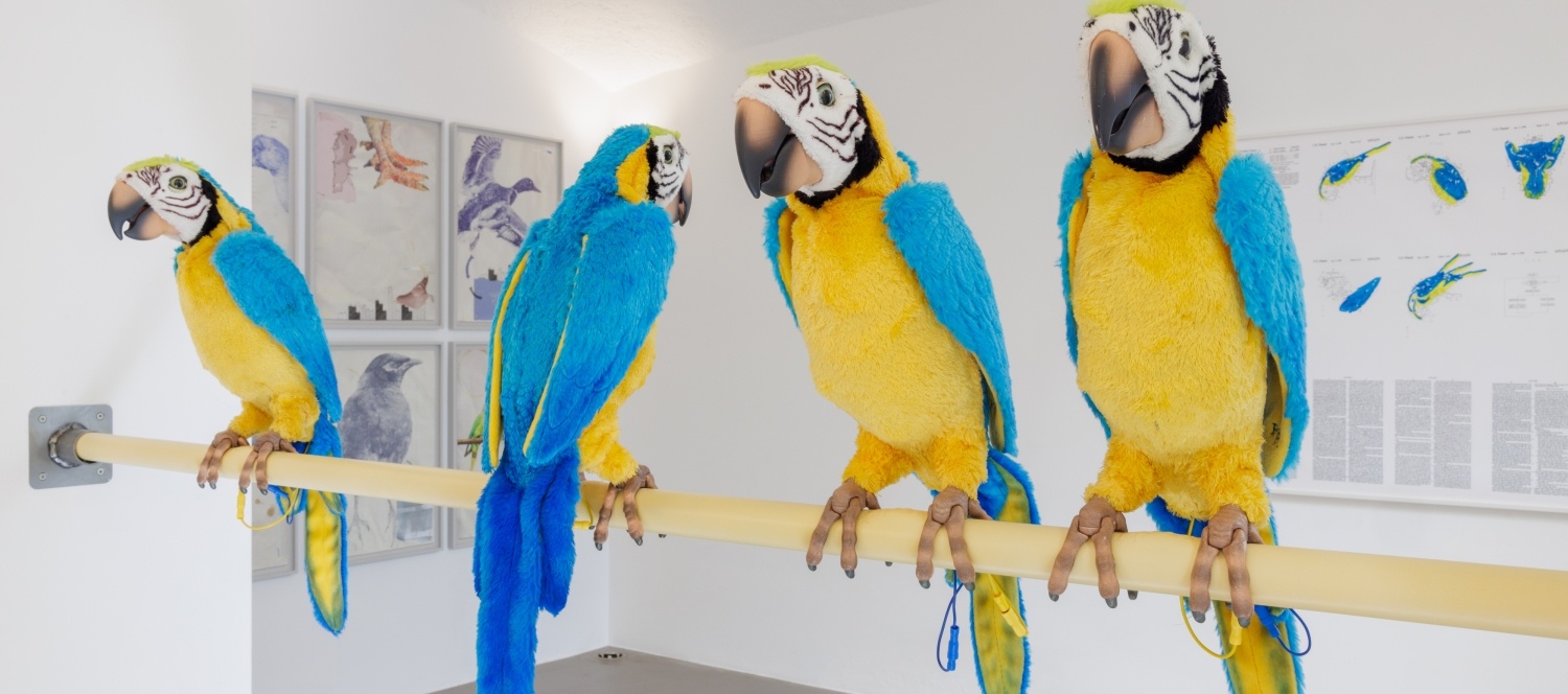 Gerrit Frohne-Brinkmann, Dirty Parrots, 2024, Courtesy the artist and Galerie Noah Klink, Berlin, © Gerrit Frohne-Brinkmann, Foto: ERES Stiftung, Thomas Dashuber