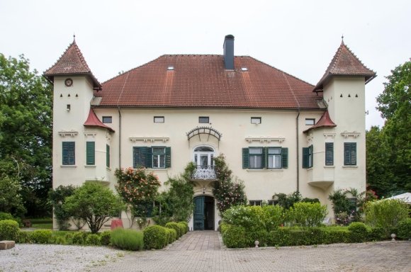 Schloss Ebenau im Sommer Juni 2020 © Dieter Arbeiter